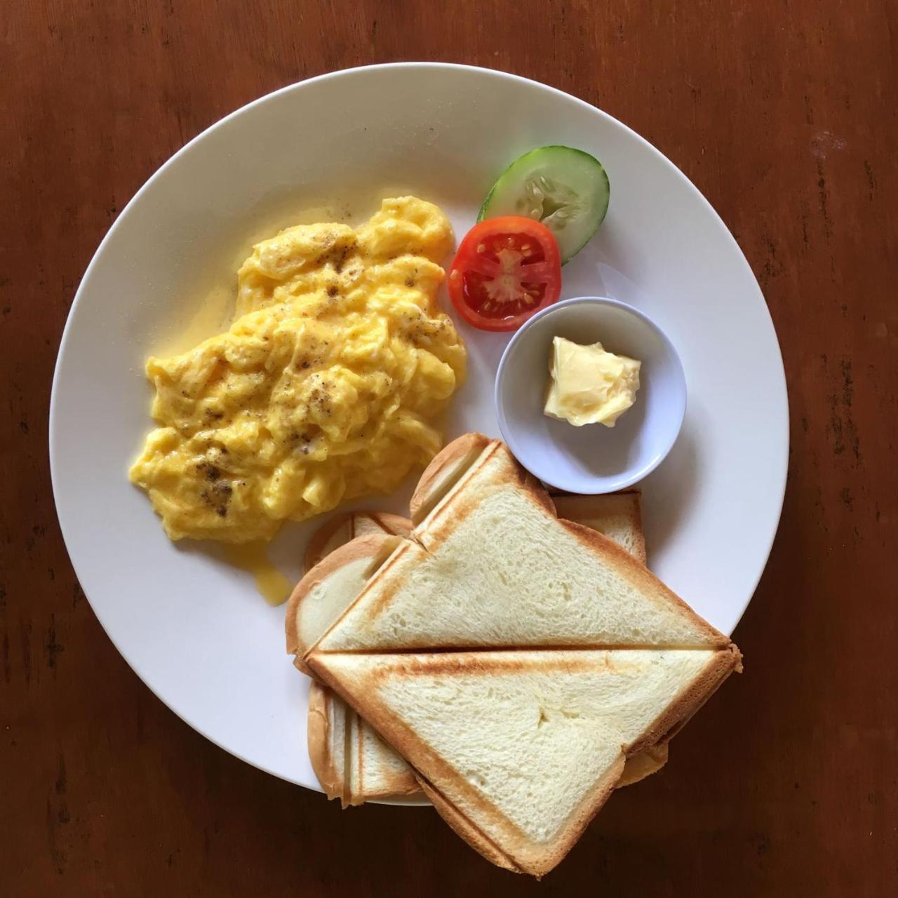 Bujang Lapuk Hostel Sekotong Esterno foto