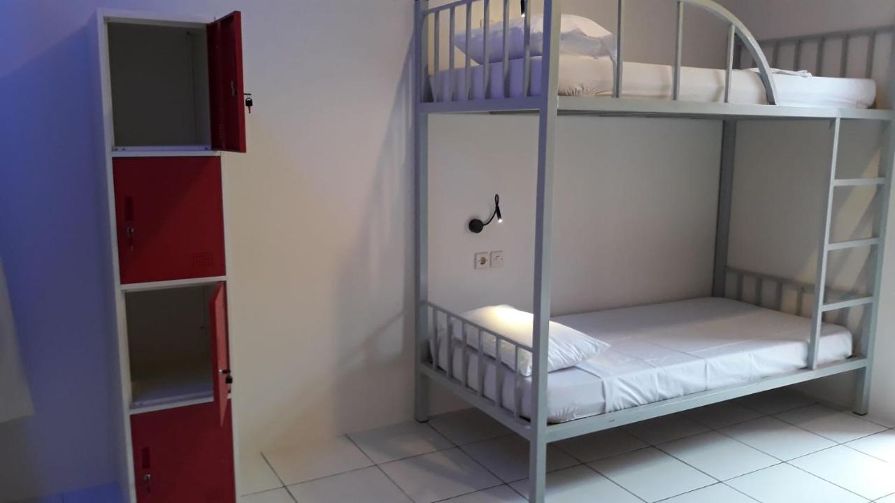Bujang Lapuk Hostel Sekotong Esterno foto