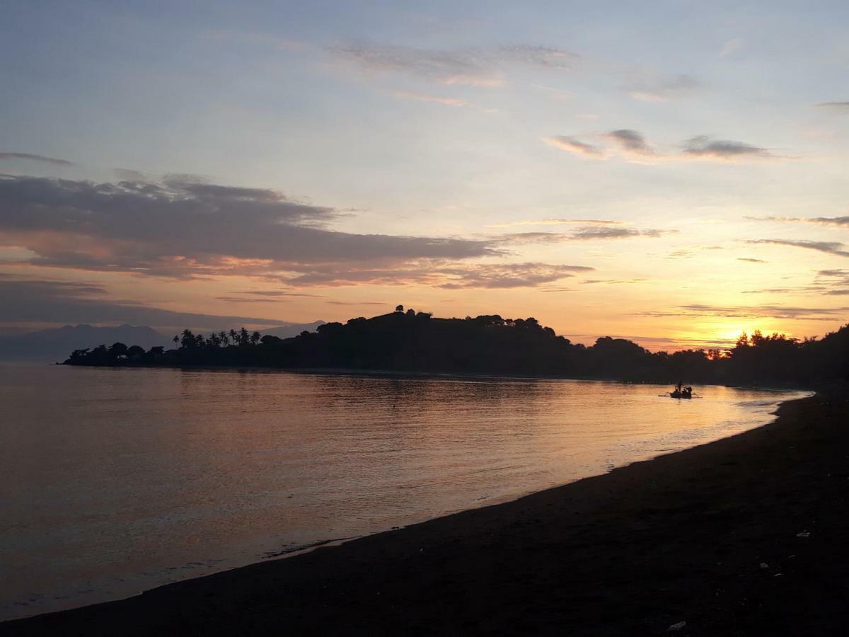 Bujang Lapuk Hostel Sekotong Esterno foto